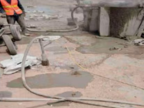 洪雅水泥混凝土路面板底注浆技术 路面脱空注浆整治方案