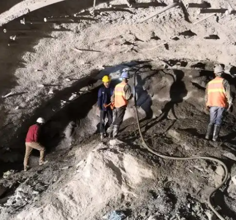 洪雅隧道拱顶带模注浆料，微膨胀注浆料的特点及施工工艺